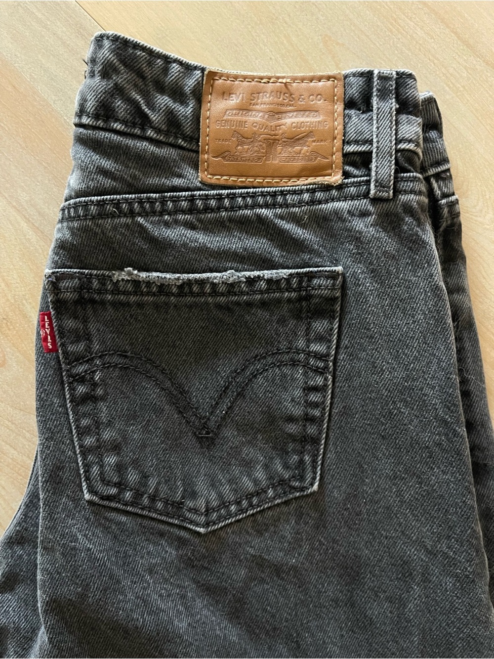 Levi’s Low Y2K Baggy Fit Jeans Size 24 Black Wash Wide Leg Denim Low Rise - Picture 10 of 14